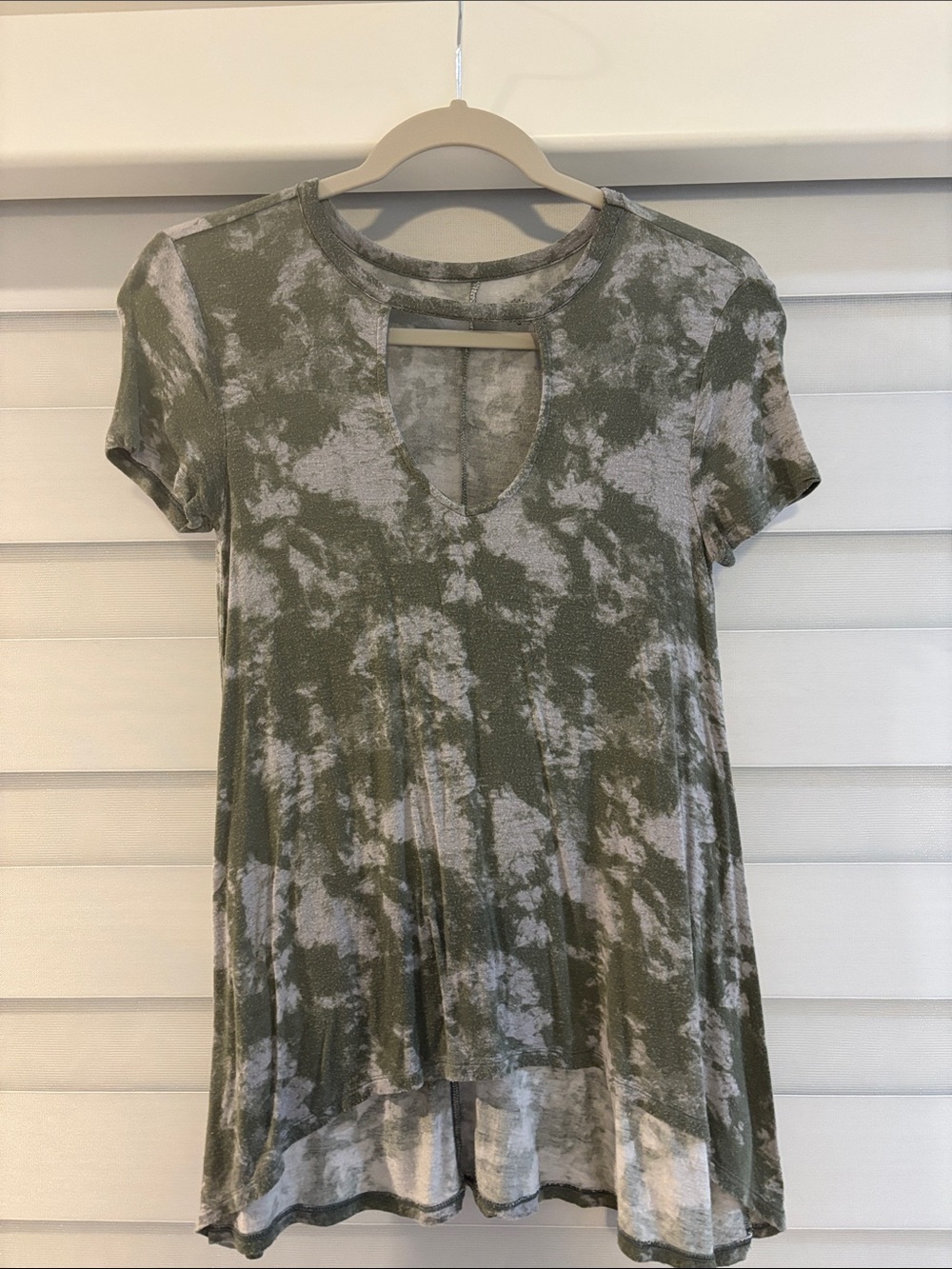 Mudd Olive and Light Gray Tie-Dye V-Neck Short Sleeve Top